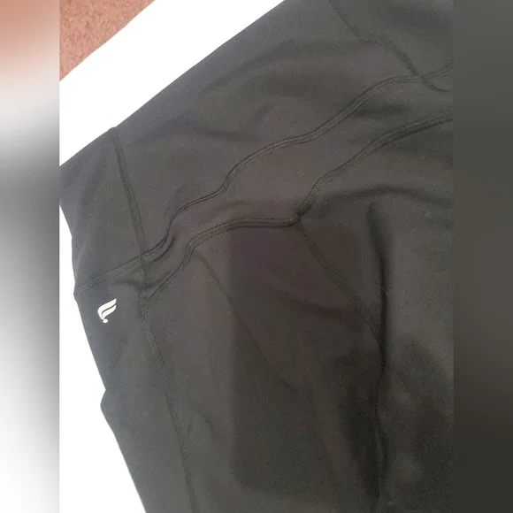 Fabletics Oasis Purelux High Waisted 7/8 Leggings - Picture 4 of 6